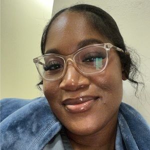 Meet your Posher, Monica